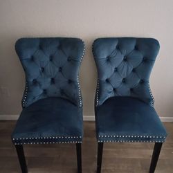 Accent Chairs 