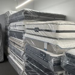 🚚 MATTRESS SALE. BRAND NEW. TWIN SIZE $100. FULL SIZE MATTRESS $175 QUEEN SIZE MATTRESS $199 LOCATION. 303 POCASSET AVE PROVIDENCE RI OPEN 7 DAY 