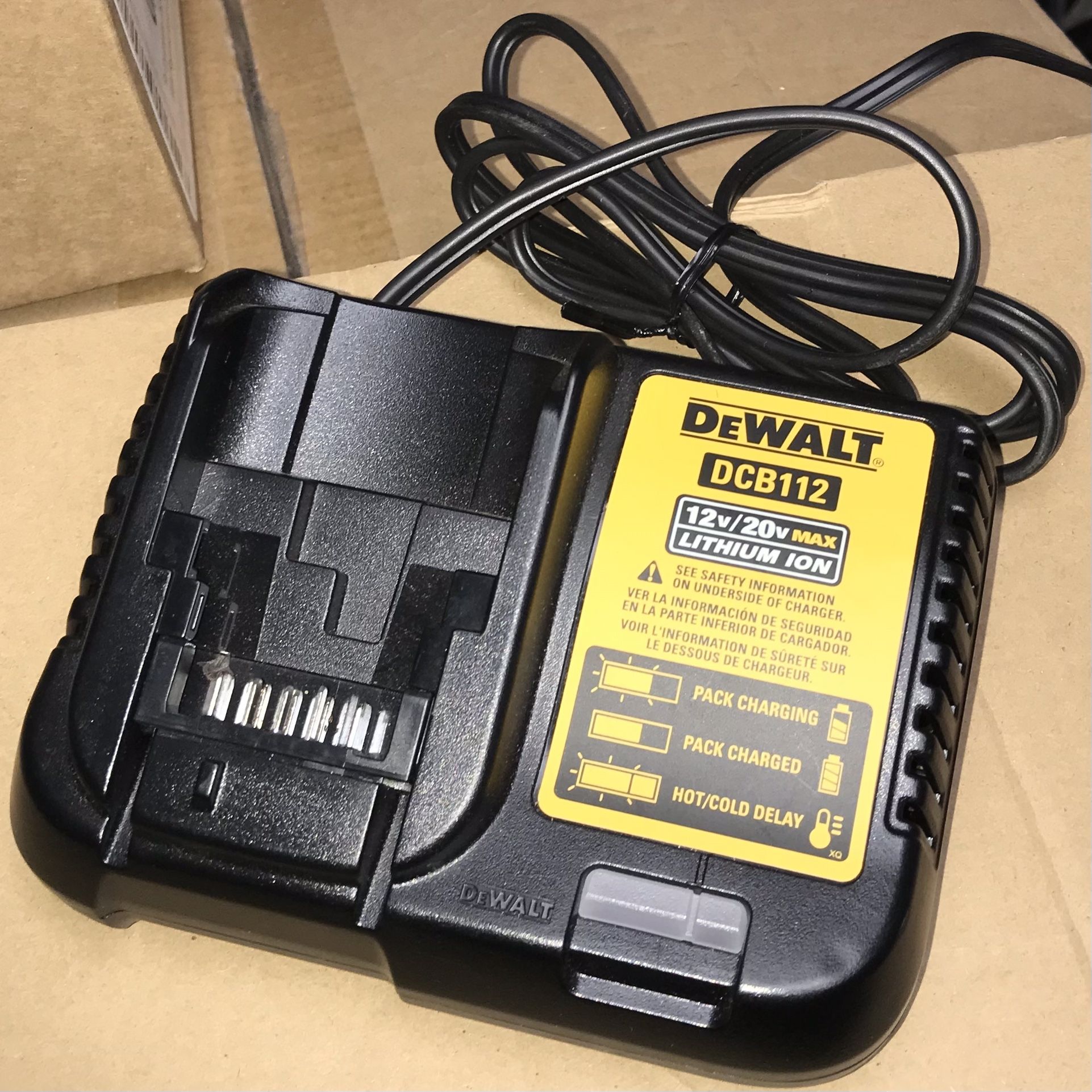 DEWALT 12v/20v Battery Charger