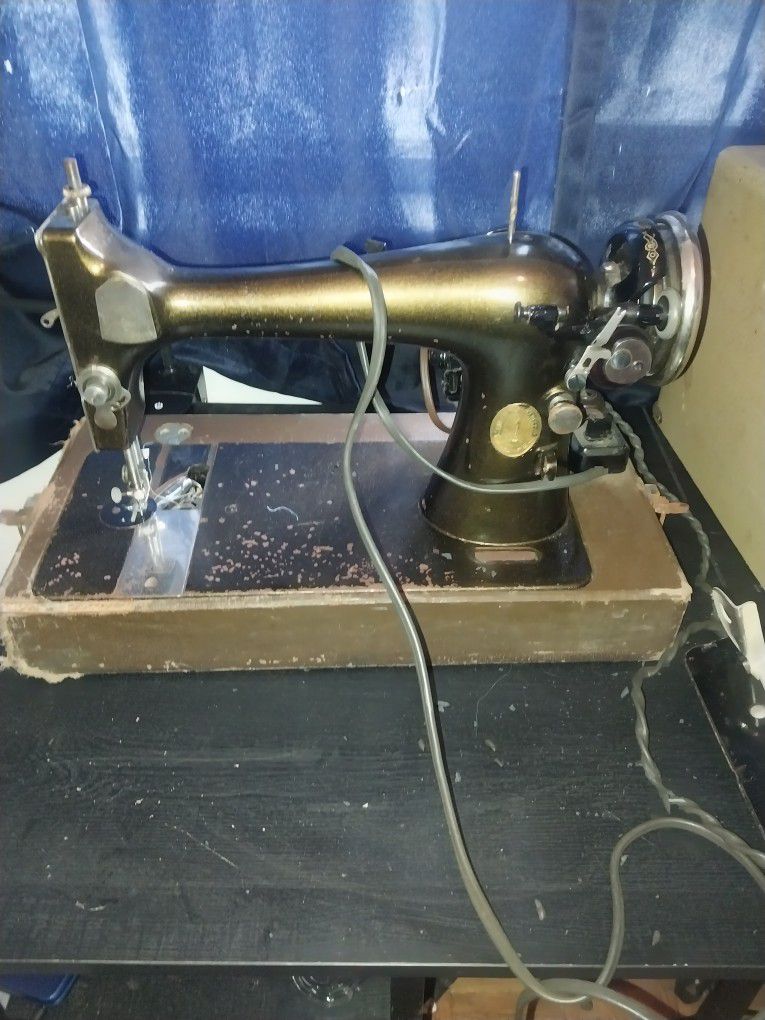 1950's Era Singer Electric Sewing Machine