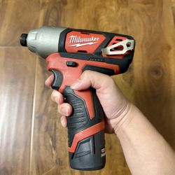 Milwaukee 1/4" Hex Impact Driver with M12 Red Lithium High Output CP 2.5AH Battery