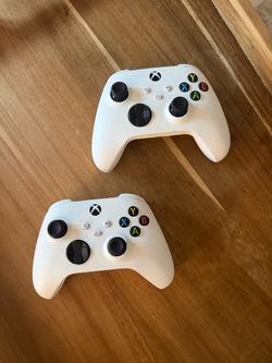 2 Xbox series gen controllers