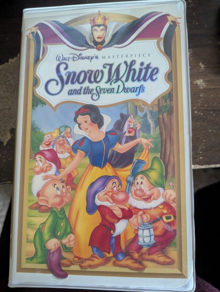 Snow White And The Seven Drawers Walt Disney Movie VHS Tape
