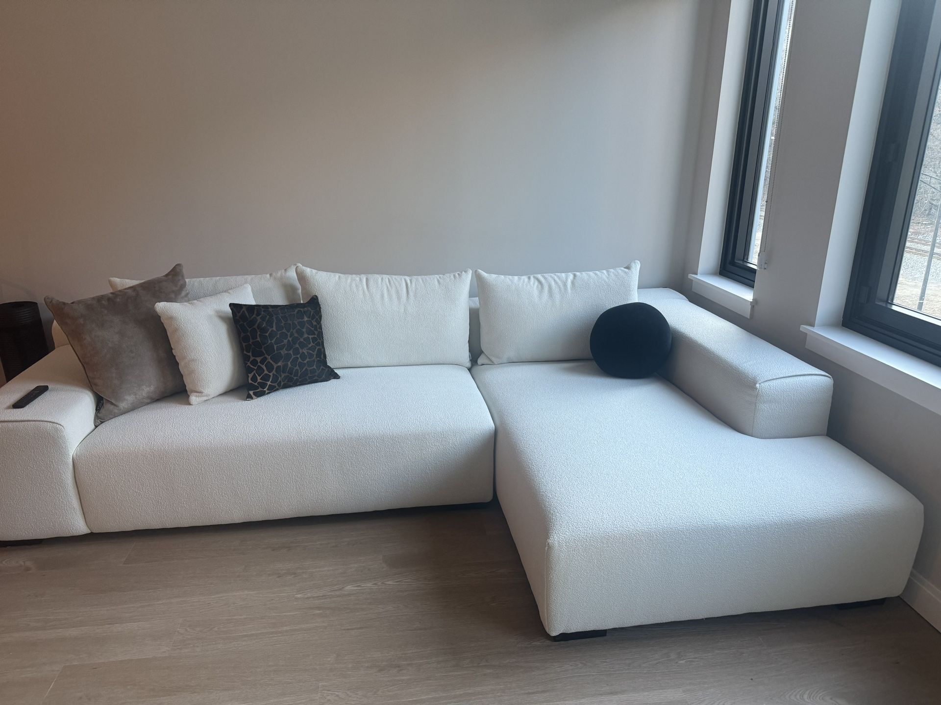 Acanva Sectional Right Headed