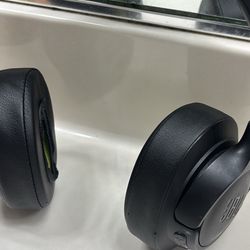 JBL Wireless BlueTooth HeadPhones!”