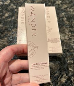NEW WANDER BEAUTY ON THE GLOW BLUSH AND ILLUMINATOR FULL SIZE $12!!!
