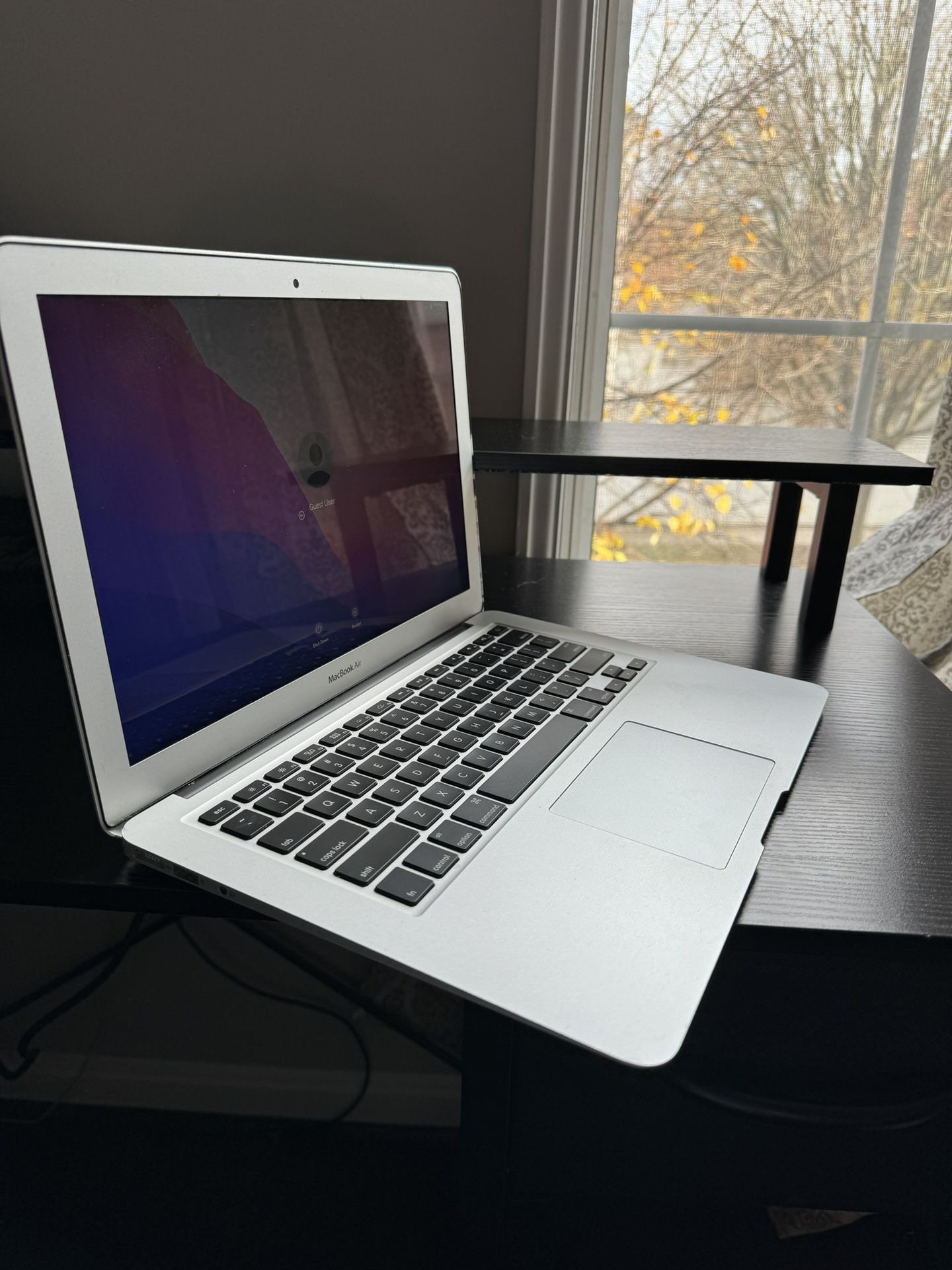 Apple MacBook Air 13" (2015) Core i5 Processor 4GB RAM 128GB SSD Wi-Fi