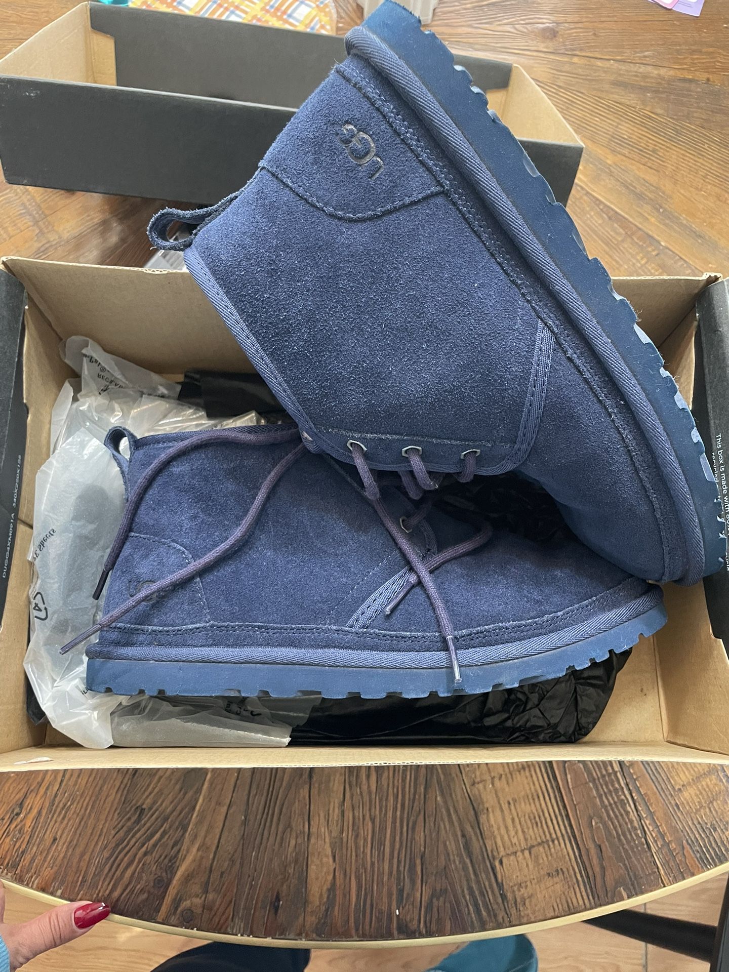 Men’s Uggs Neumel Navy Blue Size 8 Worn Used Still In Good Condition 