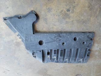 Ford Fusion 2017-2020 driver side  Engine Splash 