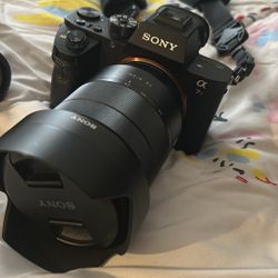 Sony A7R Camera (with 2 Lens)