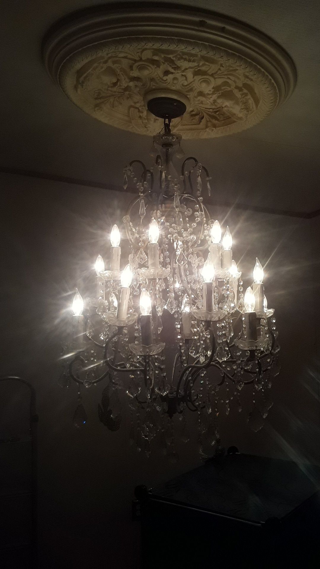 18 light chandelier All Glass beautiful