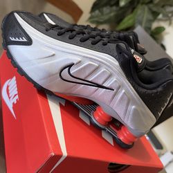 Nike Shox R4