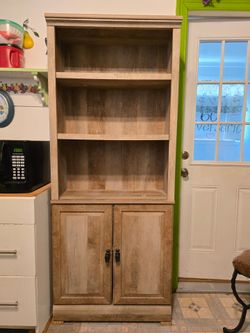 Bookcase/Hutch/storage