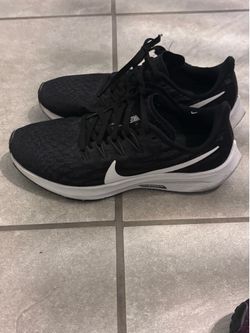 Women’s black Nike shoes 6.5