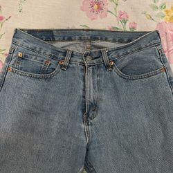 Levi’s Medium Washed Jeans 