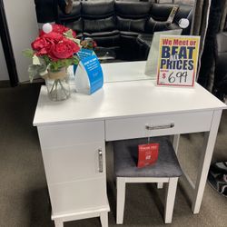 Beautiful  Vanity ✨😀 Easy Financing  Available 😎👍 Free Delivery🚚📦