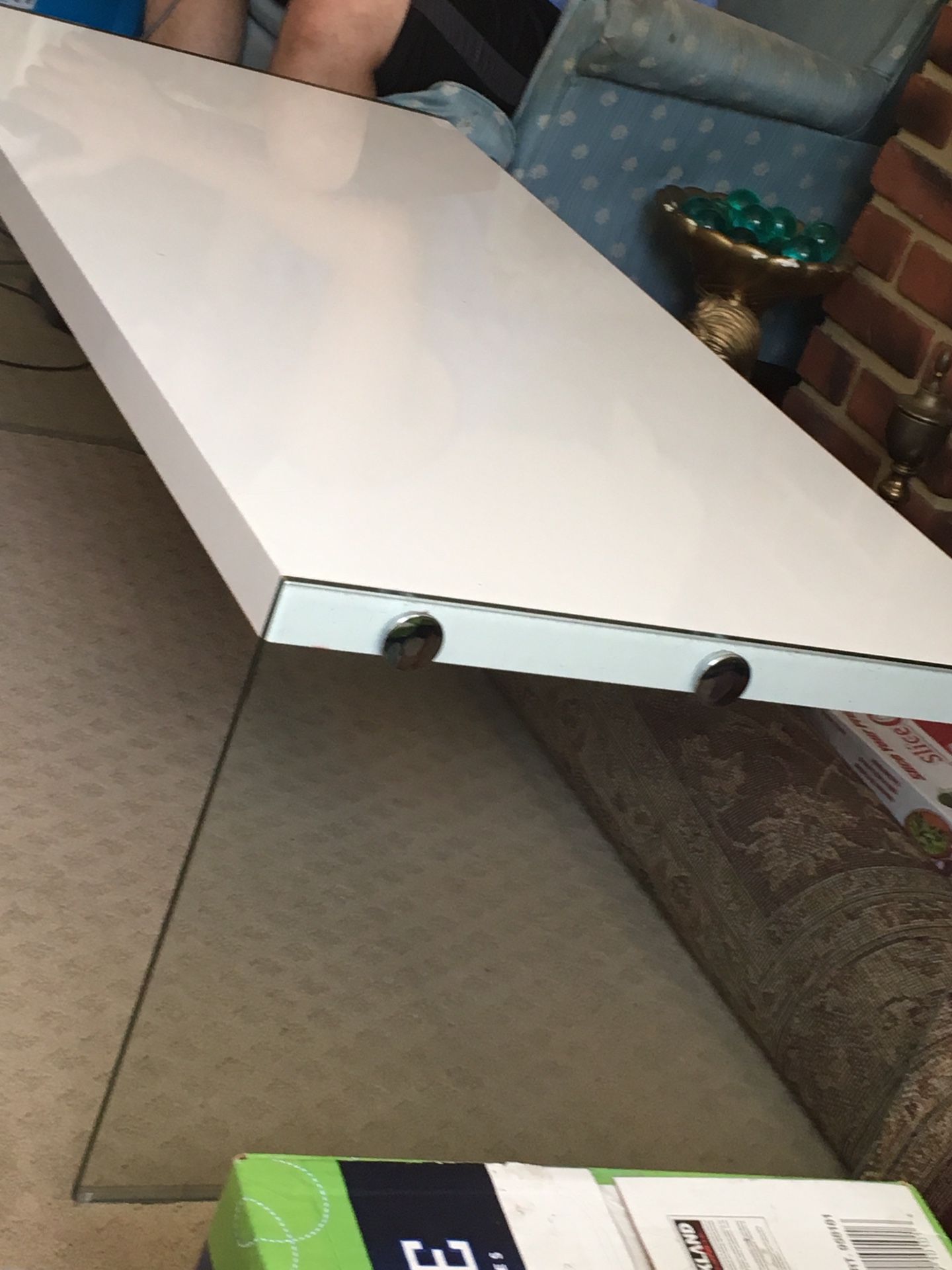 White coffee table with tempered glass legs