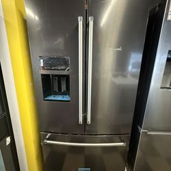 KitchenAid Refrigerator With Water And Ice In Stainless Steel 