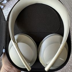 Bose 700 Noise Canceling Headphones. Luxe Silver. 