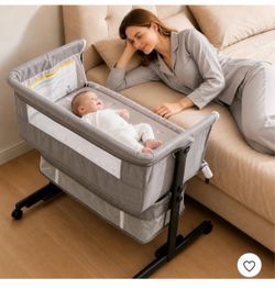 Baby Bedside Bassinet with Storage and Wheels