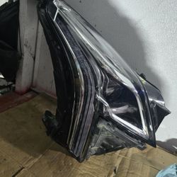 2017 2020 Cadillac xt5 oem right side oem headlight 