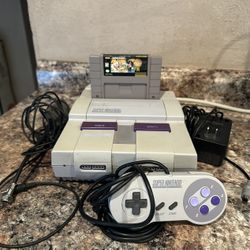 SÚPER NINTENDO CONSOLE (SNES) WITH SÚPER MARIO ALL STARS GAME INCLUDED AND ALL CORDS AND CONTROLLER WORKING GREAT ( FIRM PRICE)