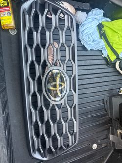 OEM TOYOTA tacoma trd 2023 grille with sensor
