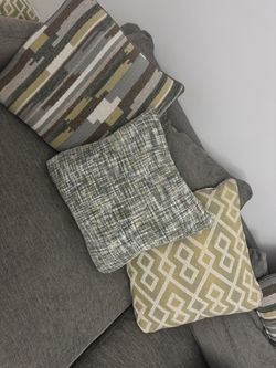 9 Cindy Crawford Rooms To Go Sofa Accent Pillows