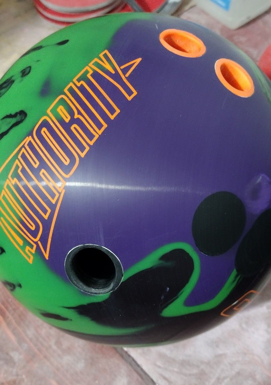 Columbia 300 Authority Solid Bowling Ball for Sale in Eleven Mile, AZ