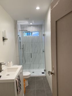 Shower door glass. Puertas. De vídrio para baños.