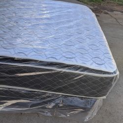 QUEEN SIZE MATTRESS AND BOX SPRING PILLOW TOP NEW 