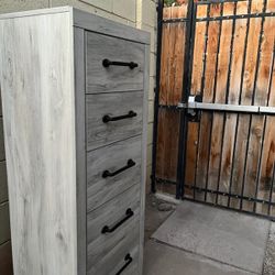 Dresser 5 Drawers Grey With Black Hardware 
