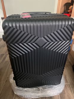 Brand New 28" Arnaldo Bassini Suitcase / Checked Luggage – Never Used!