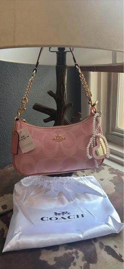 Coach Signature Shoulder Bag Pink