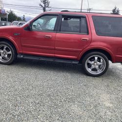 Ford Expedition 4 X 4 It's Eight Passenger