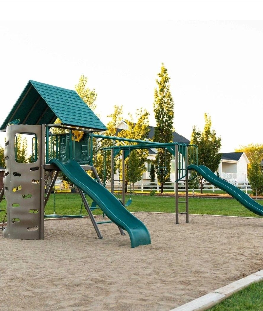 Lifetime 91080 Big Stuff Deluxe Swing Playset - New (Pickup Only)