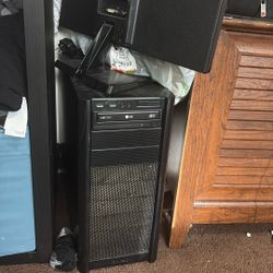 Old Pc And Monitor Idk The Parts It Has 