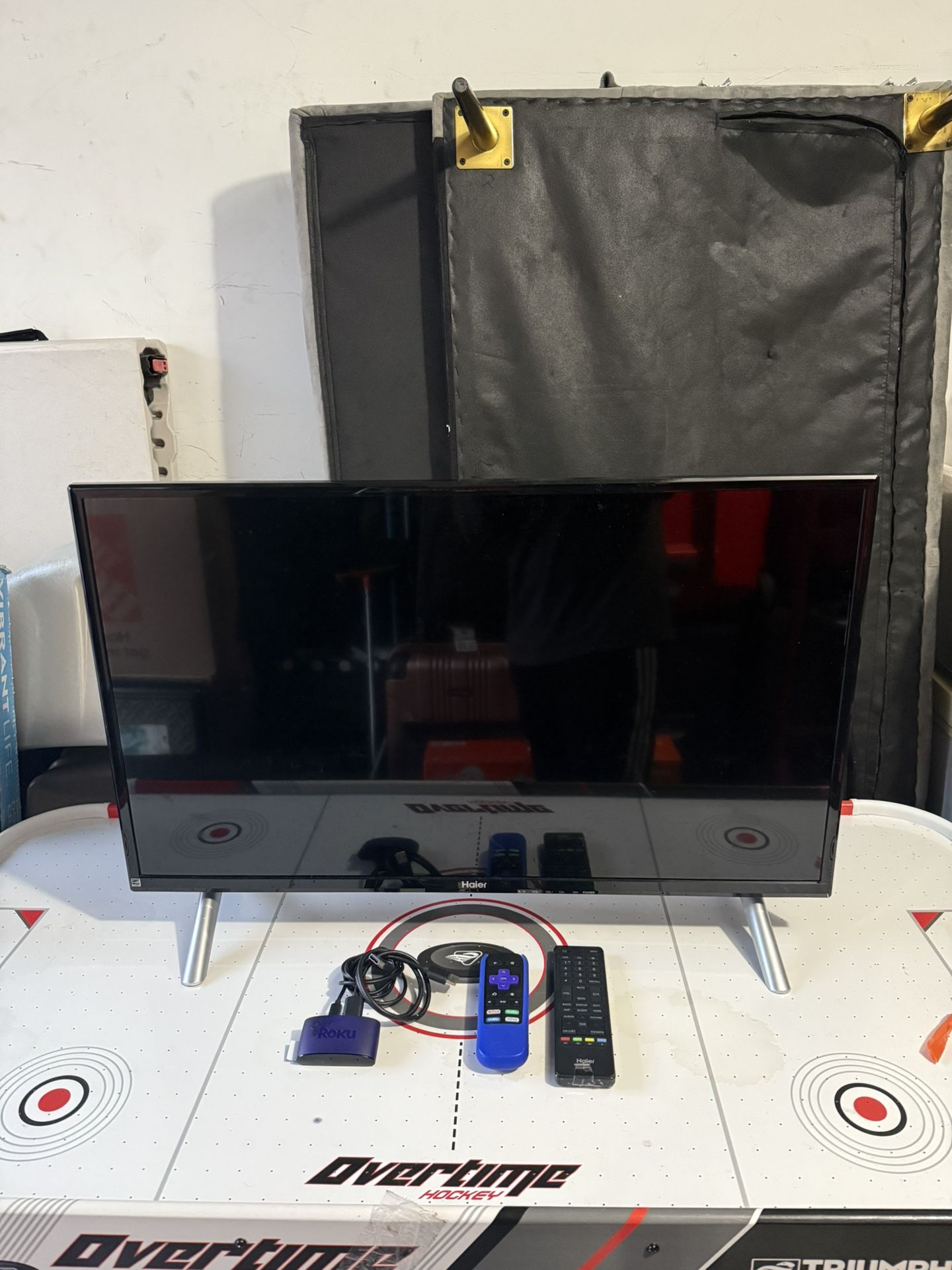 Haier 28 inch HD Smart Roku TV
