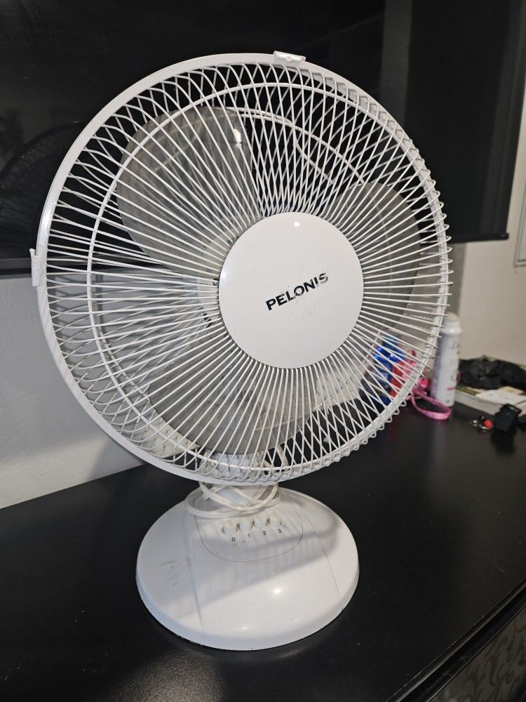 Pelonis White Table Fan