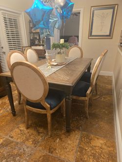 Beautiful Dining Room Set – Table + 6 Chairs