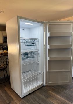 BEAUTIFUL!! 21.3 cubic Upright Freezer