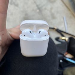 Apple AirPods 