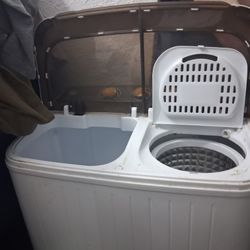 Small  Portable  Washer With Spin Dry Copartment 
