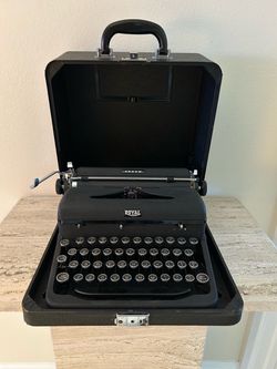 ROYAL Arrow 1947 Model Working Typewriter.