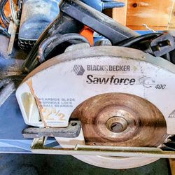Black & Decker sawforce 400 2.5HP sawforce 400 circular saw