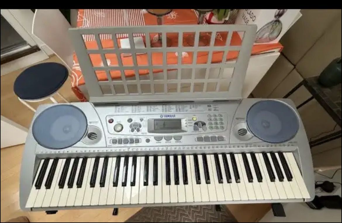 Yamaha Electronic Keyboard with Stand