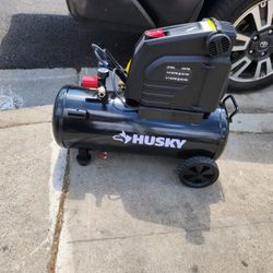 Husky
8 Gal. 150 PSI Portable Electric Oil-Free Horizontal Hotdog Air Compressor with Rubber Wheels and 1-Quick Coupler
Questions & Answers (250)