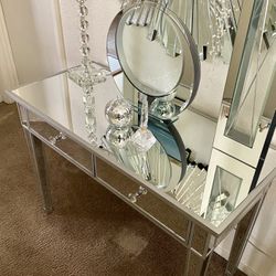 Mirrored Entry/Vanity Table 