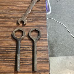 Antique Vintage Cast Iron Wrenches 