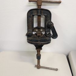 Benchtop Pipe Vise